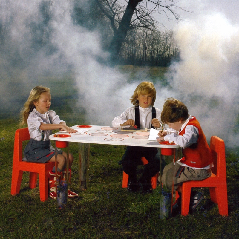 Table enfant Table LITTLE FLARE décor cercles MAGIS