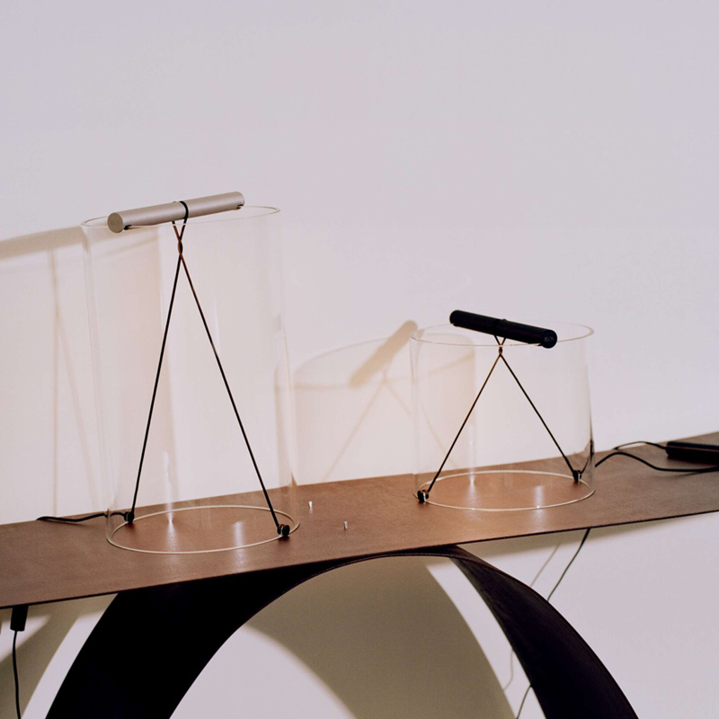 Lampe à poser TO-TIE T2 Noir anodisé FLOS