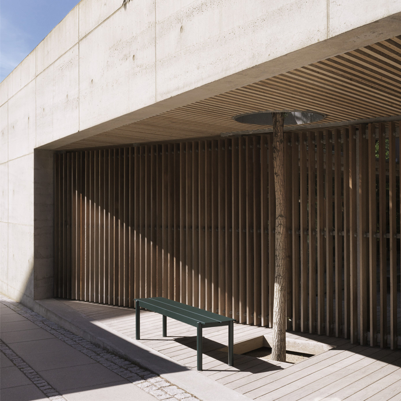 Banc LINEAR STEEL Noir MUUTO