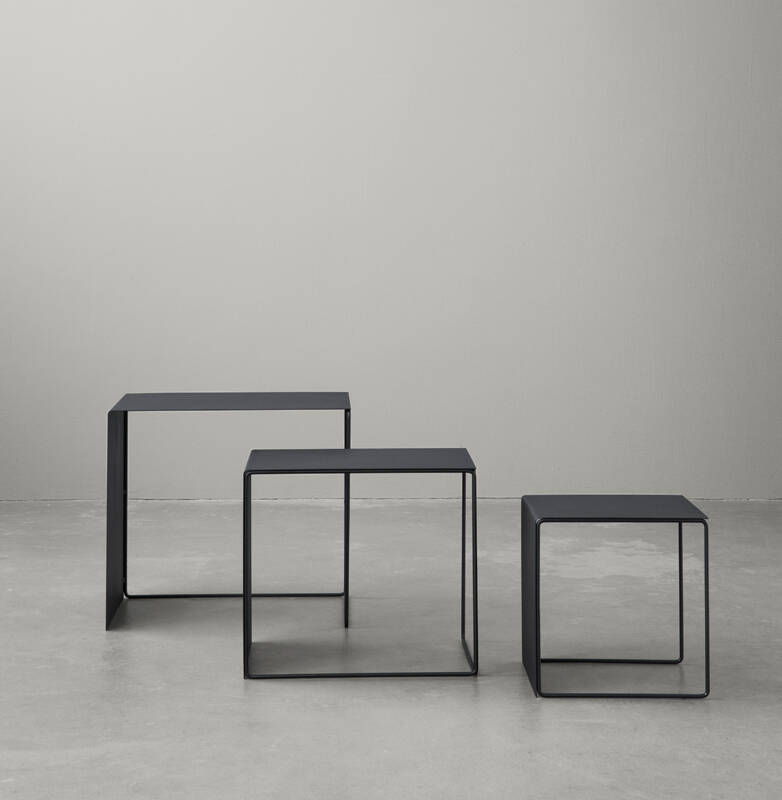 Table basse CLUSTER Set de 3 tables gigognes Noir FERM LIVING
