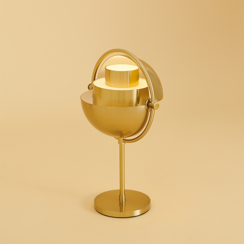 Lampe à poser MULTI-LITE Portable Laiton GUBI