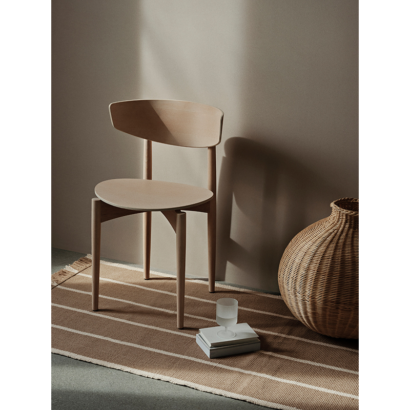 Chaise HERMAN WOOD Chêne FERM LIVING