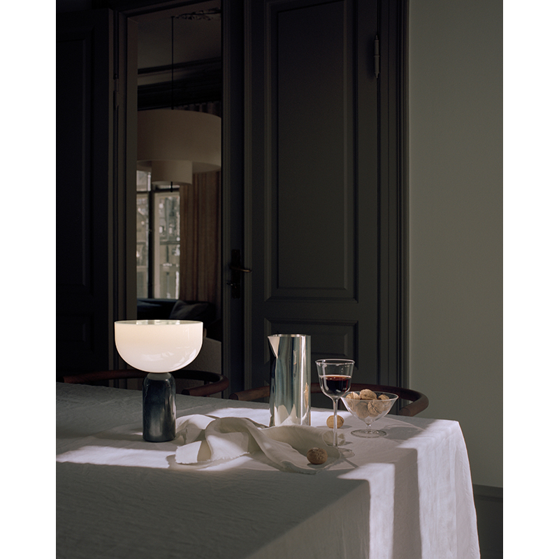Lampe à poser KIZU PORTABLE Marbre blanc NEW WORKS