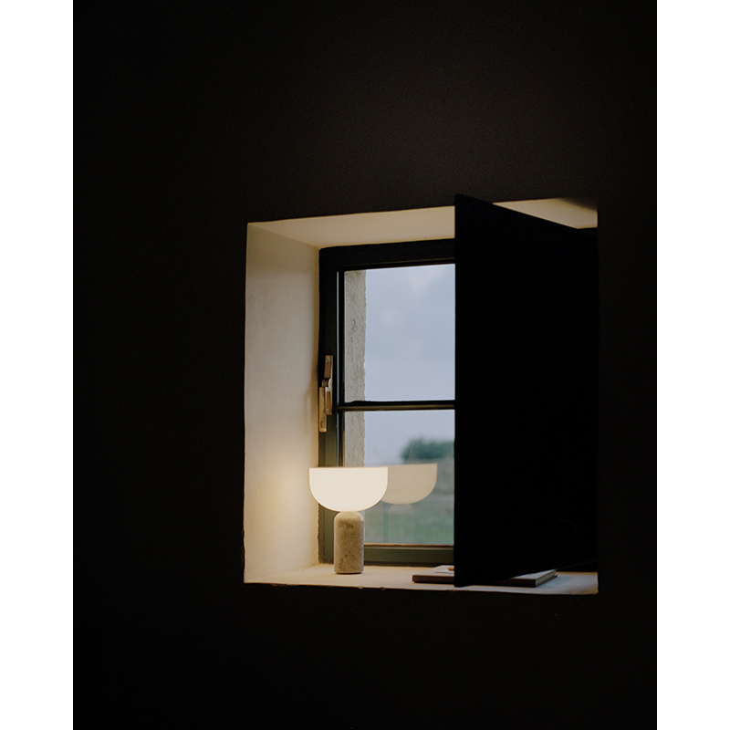 Lampe à poser KIZU PORTABLE Marbre blanc NEW WORKS
