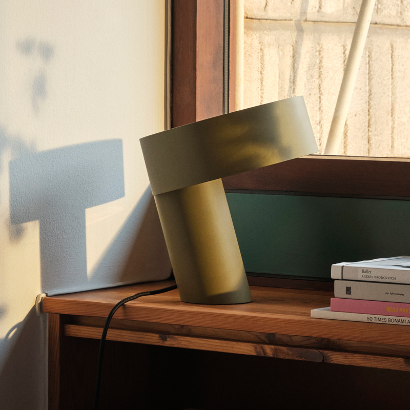 Lampe à poser SLANT Kaki HAY