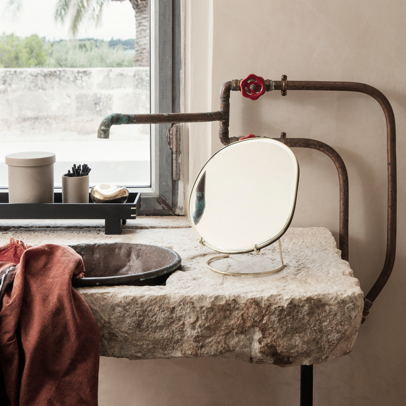 Miroir Miroir POND TABLE Laiton FERM LIVING