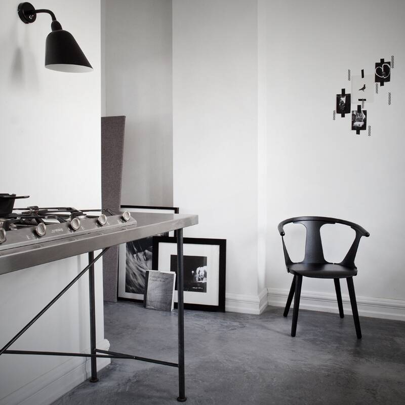 Chaise IN BETWEEN SK1 Noir AND TRADITION