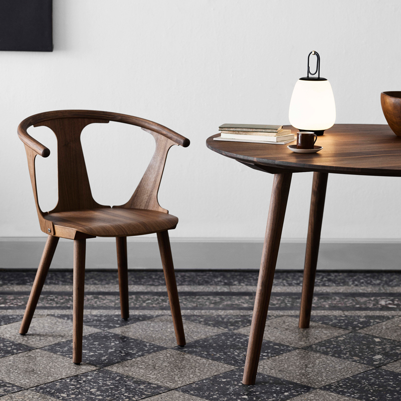 Chaise IN BETWEEN SK1 Noyer AND TRADITION