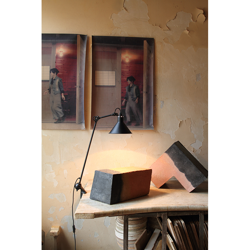 Lampe de bureau GRAS N°201 Noir/ intérieur cuivre DCW EDITIONS