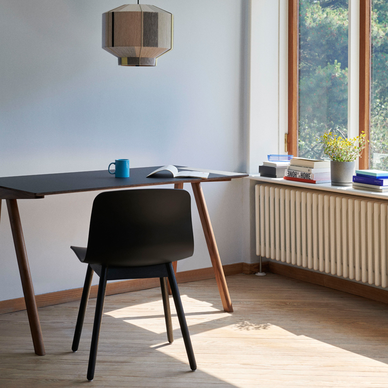Bureau COPENHAGUE DESK 90 Lino gris foncé/ noyer vernis à base d'eau HAY