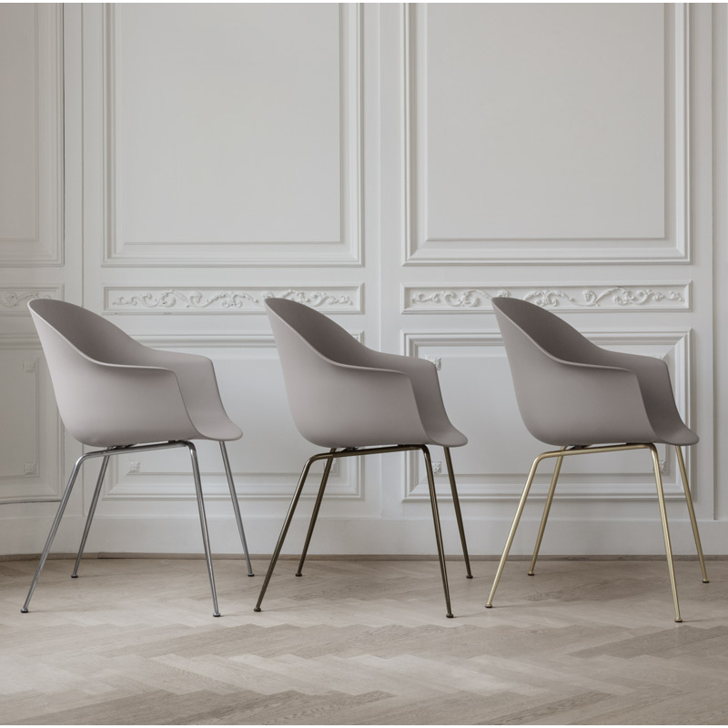 Chaise BAT DINING Blanc albâtre GUBI