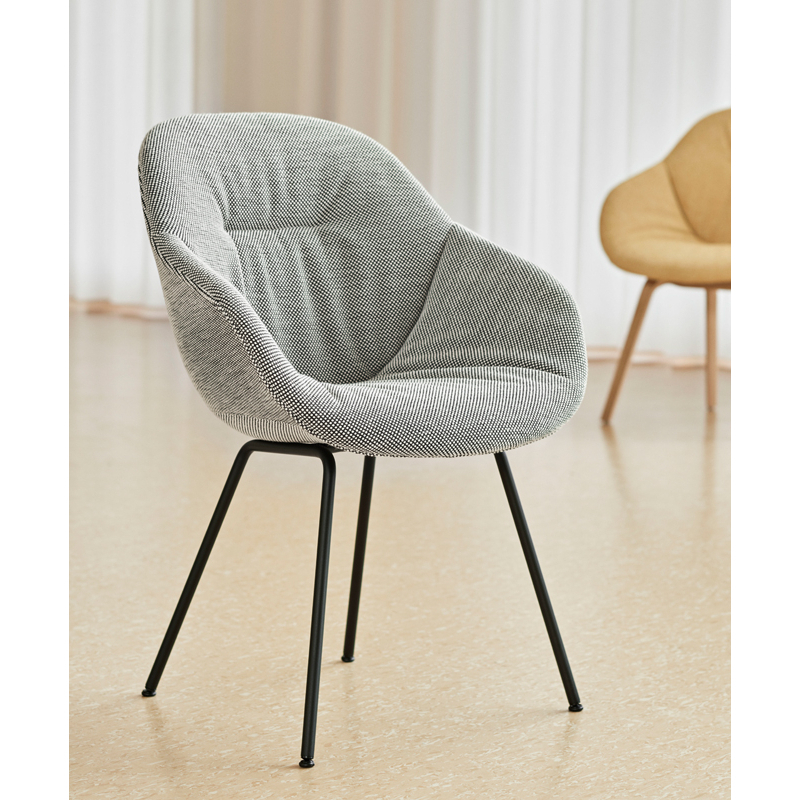 Chaise ABOUT A CHAIR AAC 127 SOFT Olavi 07/ noir HAY