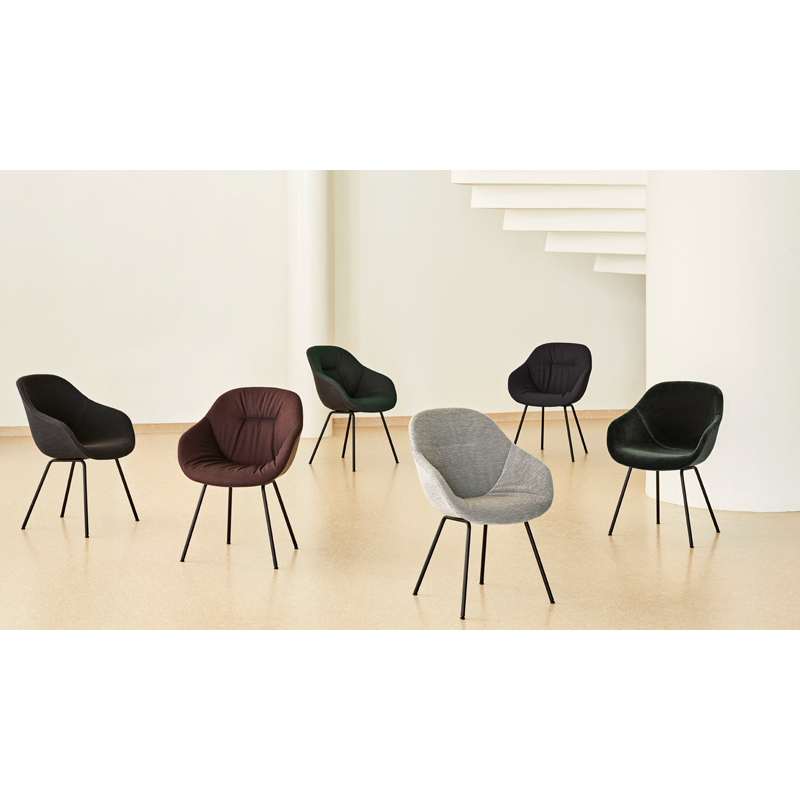 Chaise ABOUT A CHAIR AAC 127 SOFT Olavi 07/ noir HAY