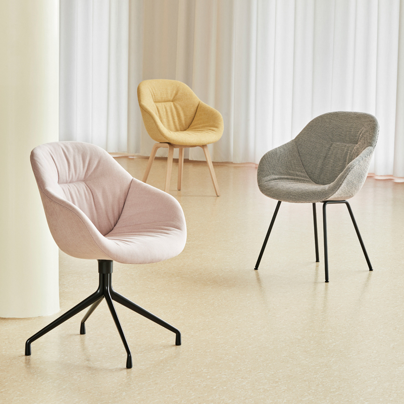 Chaise ABOUT A CHAIR AAC 127 SOFT Olavi 07/ noir HAY