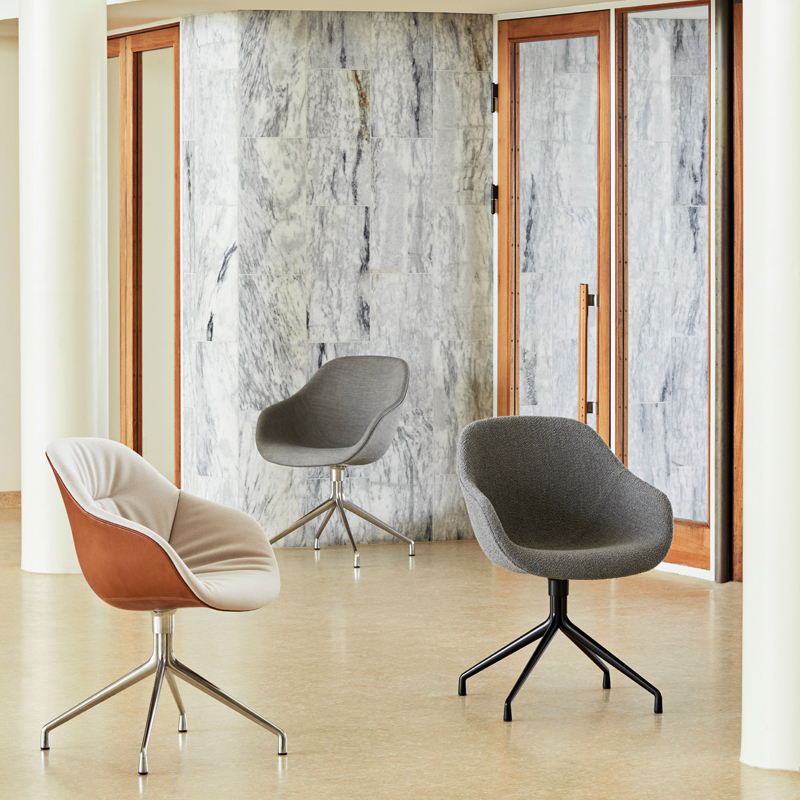 Chaise ABOUT A CHAIR AAC 121 SOFT Hallingdal 116/ aluminium poli HAY