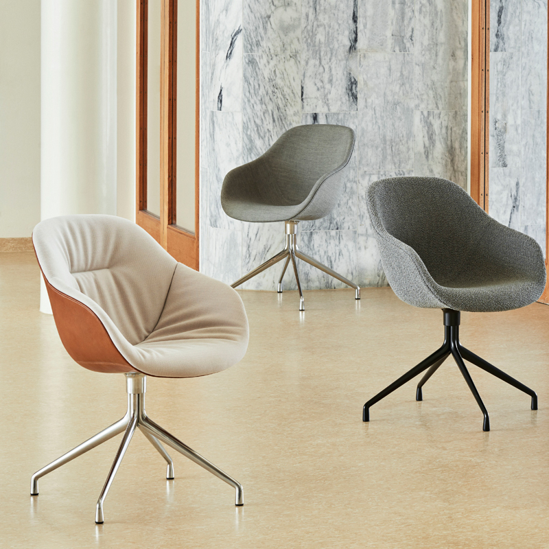 Chaise ABOUT A CHAIR AAC 121 SOFT Hallingdal 116/ aluminium poli HAY