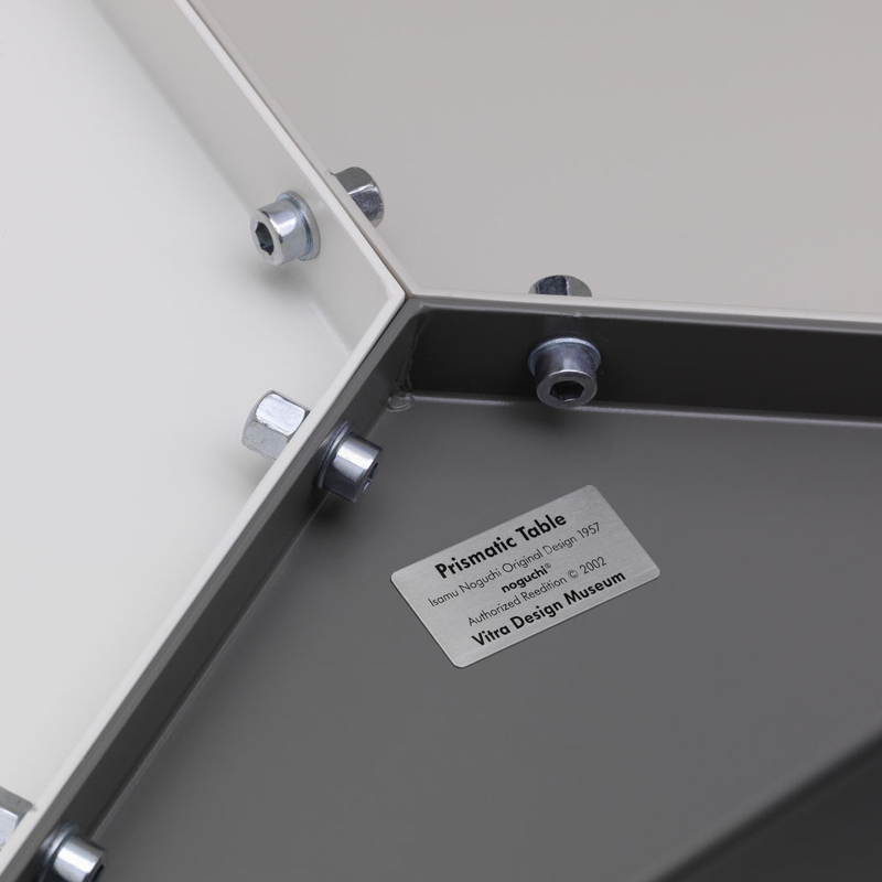 Table d'appoint guéridon PRISMATIC Gris clair 3 tons VITRA