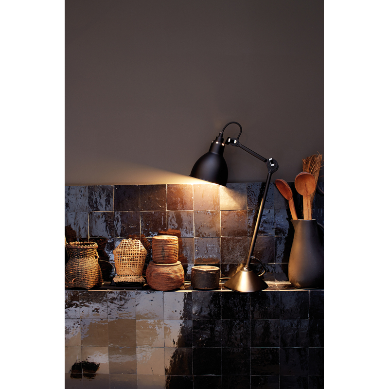 Lampe à poser GRAS N°205 Noir/ intérieur cuivre DCW EDITIONS