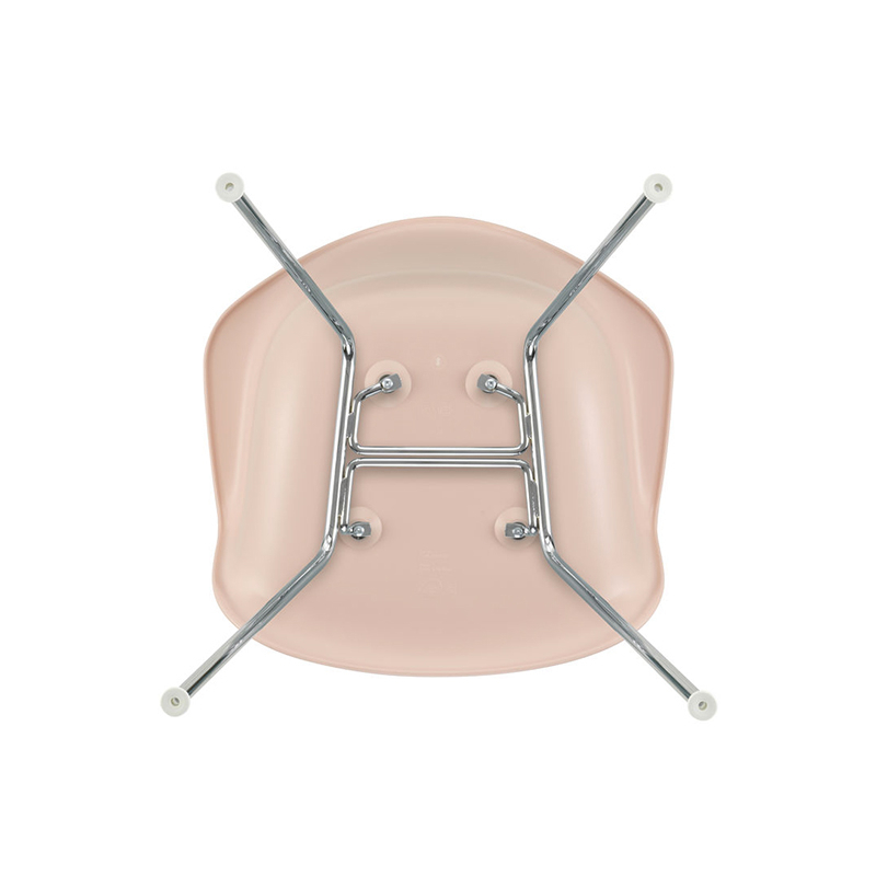Chaise EAMES PLASTIC ARMCHAIR DAX Rose tendre RE VITRA