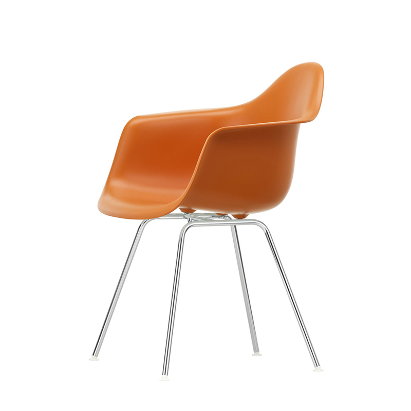 Chaise EAMES PLASTIC ARMCHAIR DAX Orange rouille RE VITRA