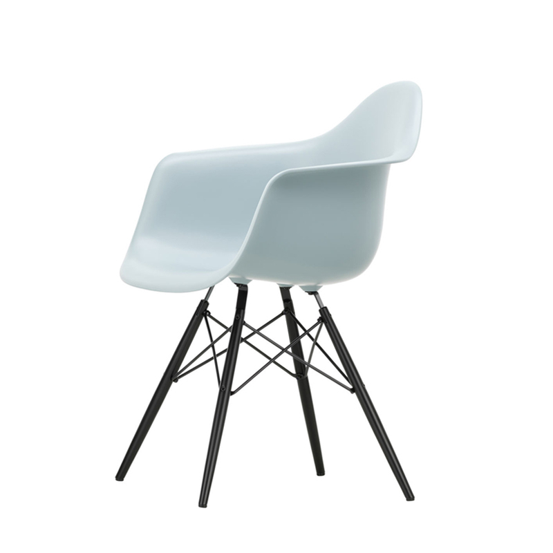 Chaise EAMES PLASTIC ARMCHAIR DAW Gris bleuté RE VITRA