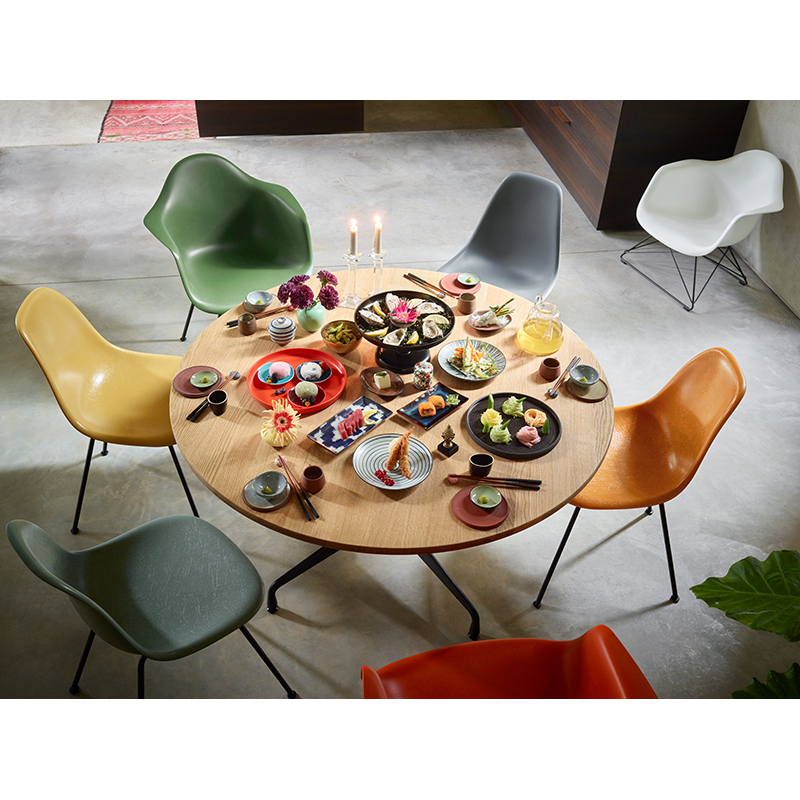 Fauteuil EAMES PLASTIC ARMCHAIR LAR Cotton white RE VITRA