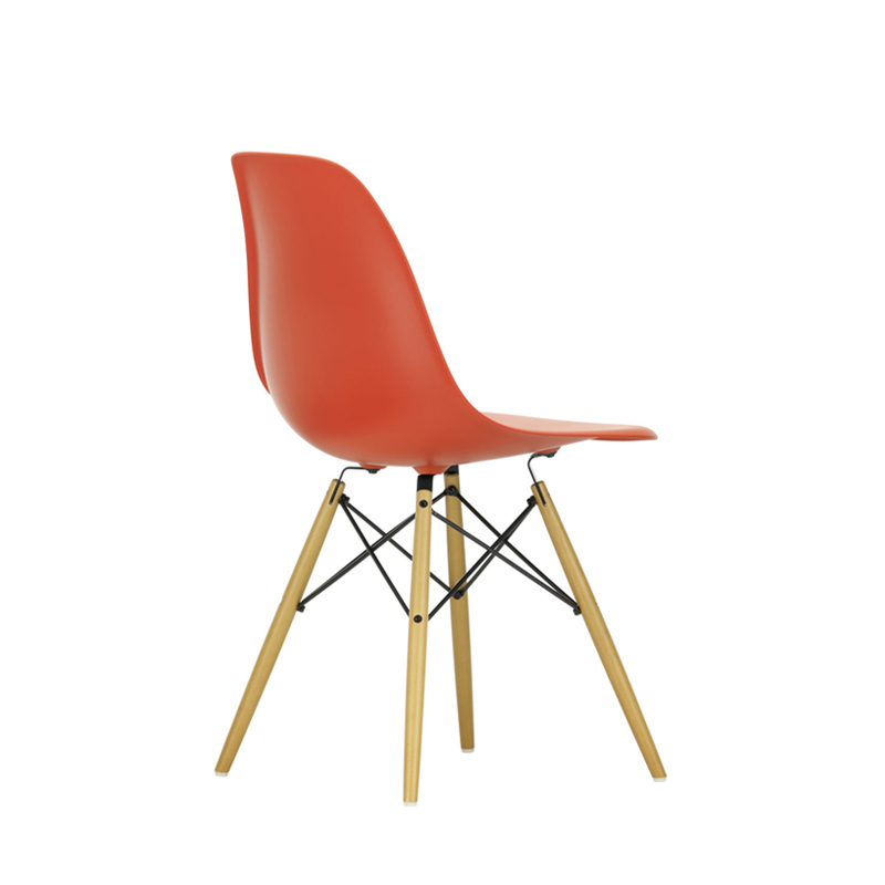 Chaise EAMES PLASTIC CHAIR DSW érable nuance de jaune Rouge coquelicot RE VITRA