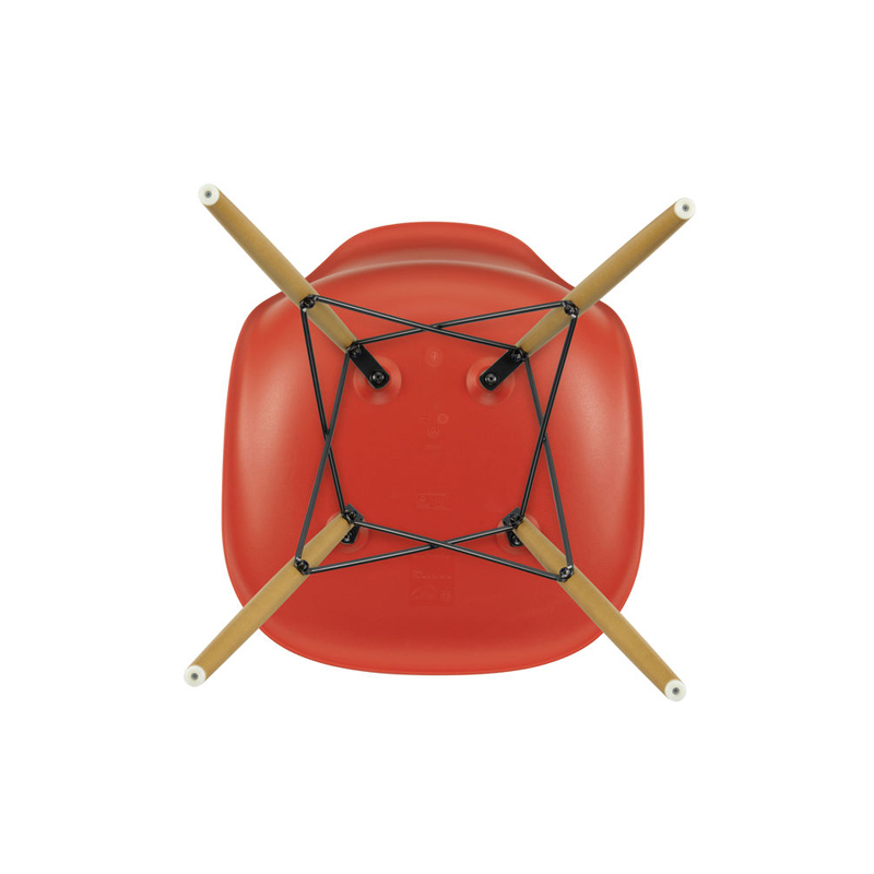 Chaise EAMES PLASTIC CHAIR DSW érable nuance de jaune Rouge coquelicot RE VITRA