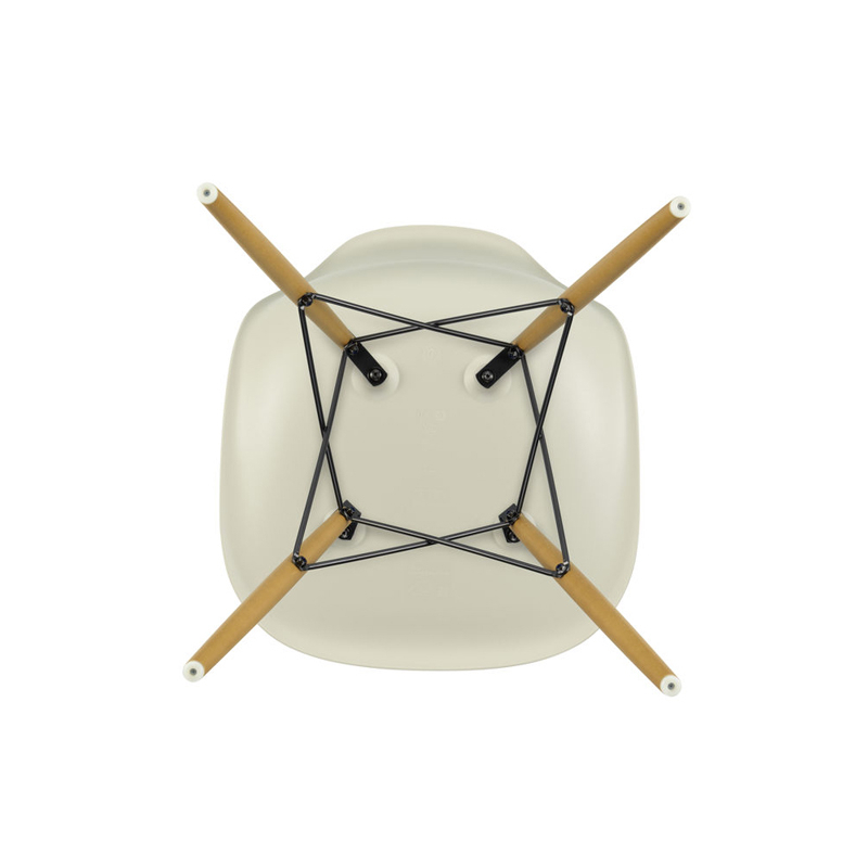 Chaise EAMES PLASTIC CHAIR DSW érable nuance de jaune Gris galet RE VITRA