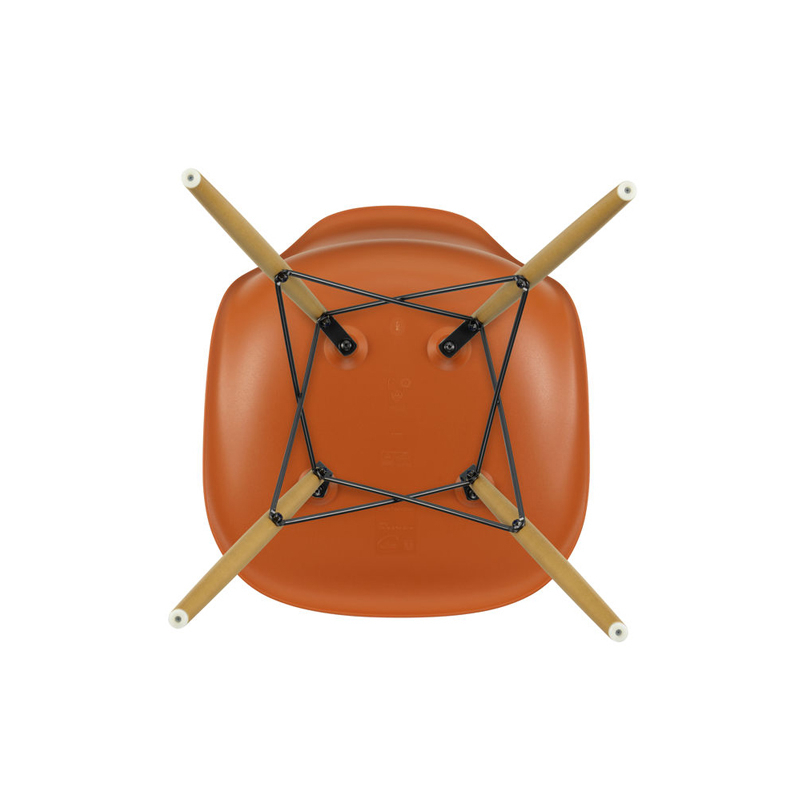Chaise EAMES PLASTIC CHAIR DSW érable nuance de jaune Orange rouille RE VITRA