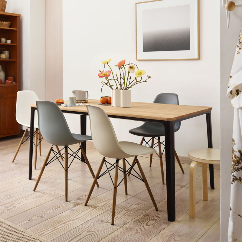 Chaise EAMES PLASTIC CHAIR DSW érable nuance de jaune Orange rouille RE VITRA