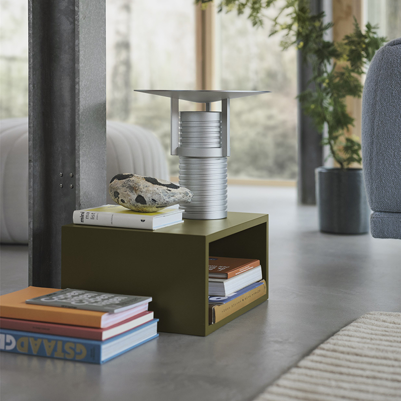 Etagère STACKED avec fond Vert brun MUUTO