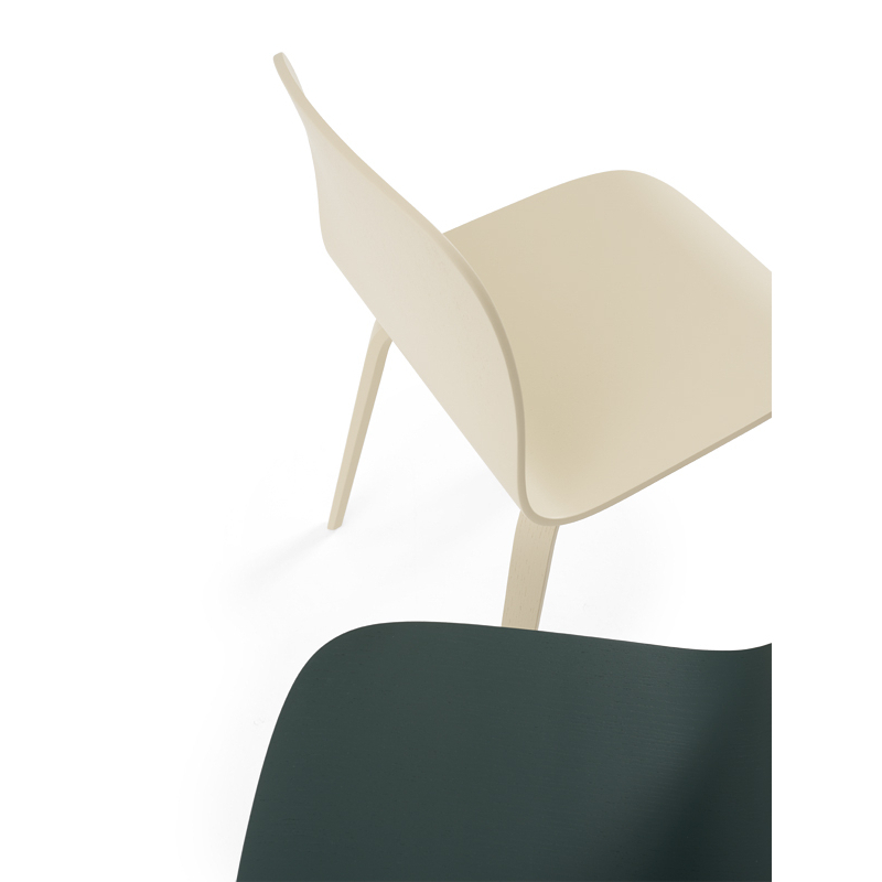 Chaise VISU pieds bois Bleu nuit MUUTO