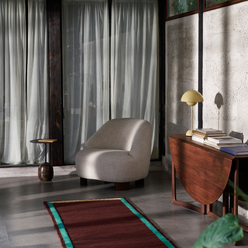 Fauteuil MARGAS LC1 Karakorum 001 AND TRADITION