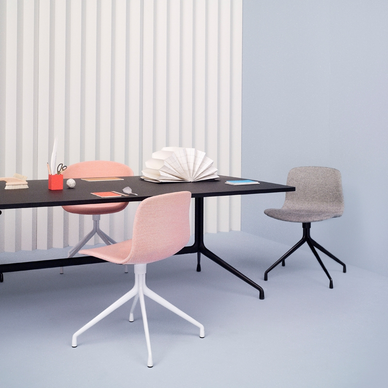 Chaise ABOUT A CHAIR AAC 11 Rose 515  Pieds blanc HAY