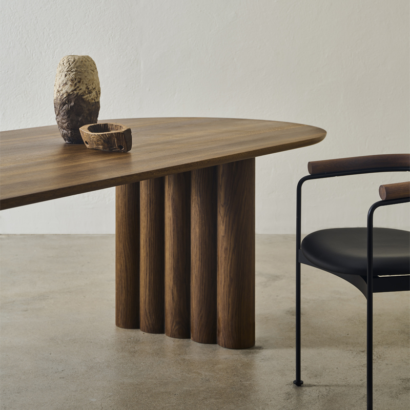 Table PLUSH OVAL Noyer huilé DK3