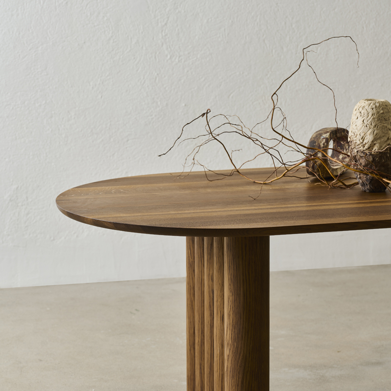 Table PLUSH OVAL Noyer huilé DK3