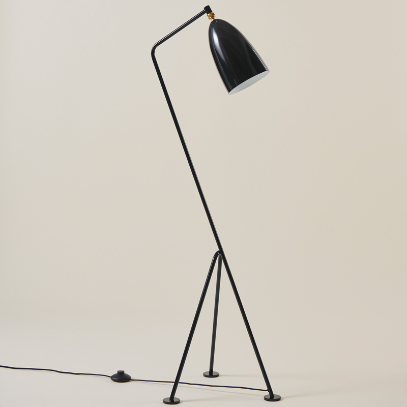 Lampadaire GRÄSHOPPA Noir brillant GUBI