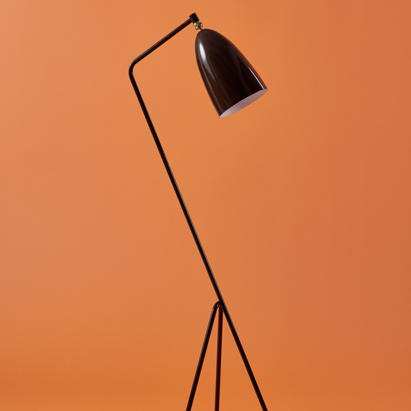 Lampadaire GRÄSHOPPA Noir brillant GUBI