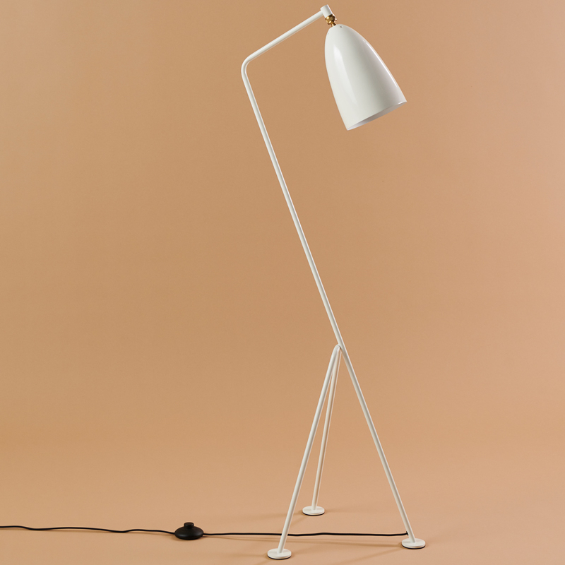 Lampadaire GRÄSHOPPA Blanc albâtre brillant GUBI