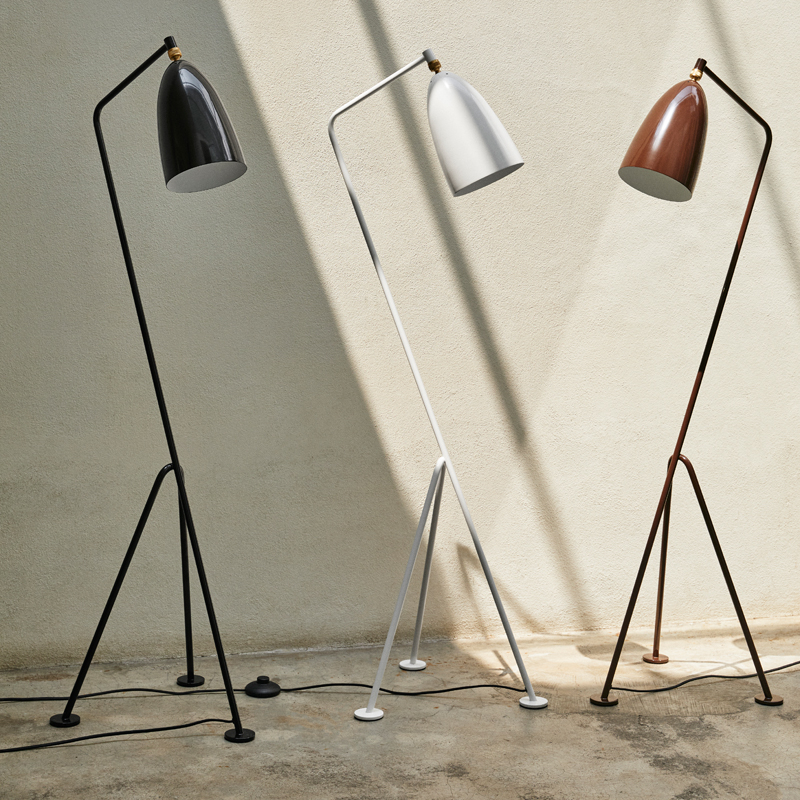 Lampadaire GRÄSHOPPA Blanc albâtre brillant GUBI