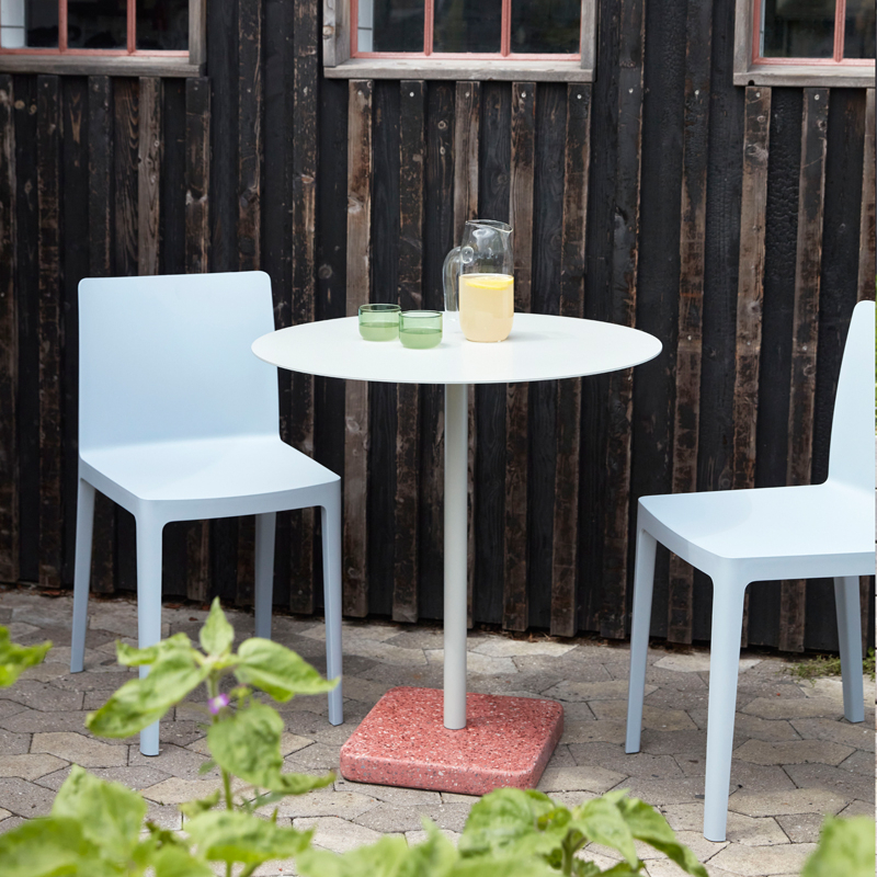 Table extérieur TERRAZZO Ø 70 Gris clair/ terrazzo rouge HAY