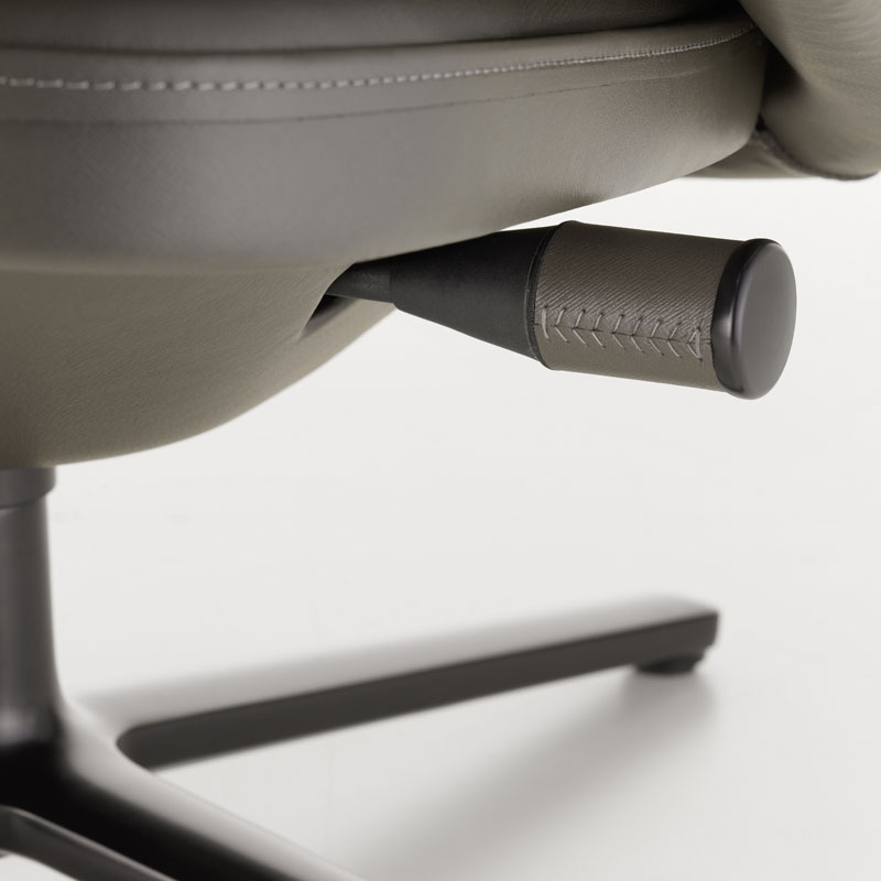 Fauteuil GRAND RELAX Gris Umbra 61/ noir VITRA