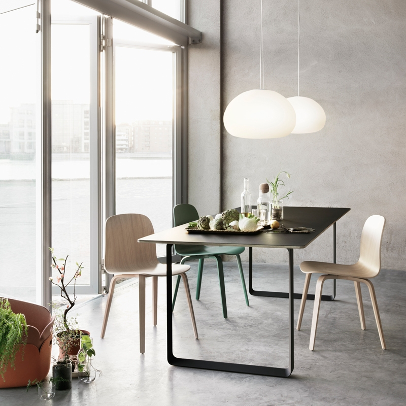 Table 70/70 Noir MUUTO
