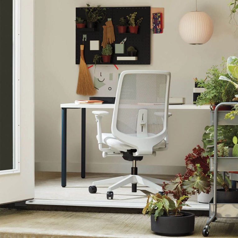 VERUS Slate Noir 143 / Aluminium Poli HERMAN MILLER