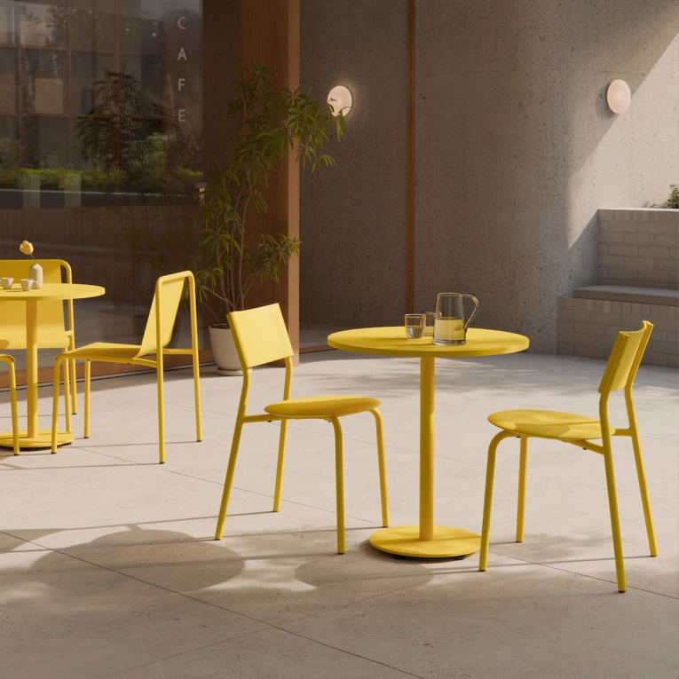 Table extérieure MOKA OUTDOOR Jaune Soleil Ø 70 TIPTOE