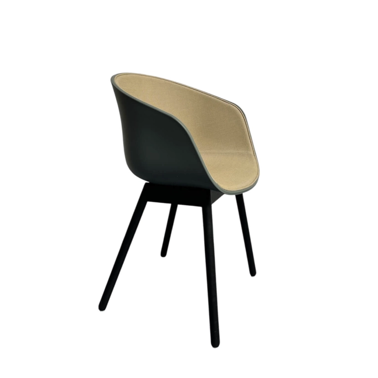 Dining Chair ABOUT A CHAIR AAC 22 Coque bleu piètement bois noir HAY