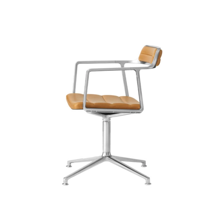 SWIVEL CHAIR 452 sur patins Cuir camel / Aluminium poli VIPP