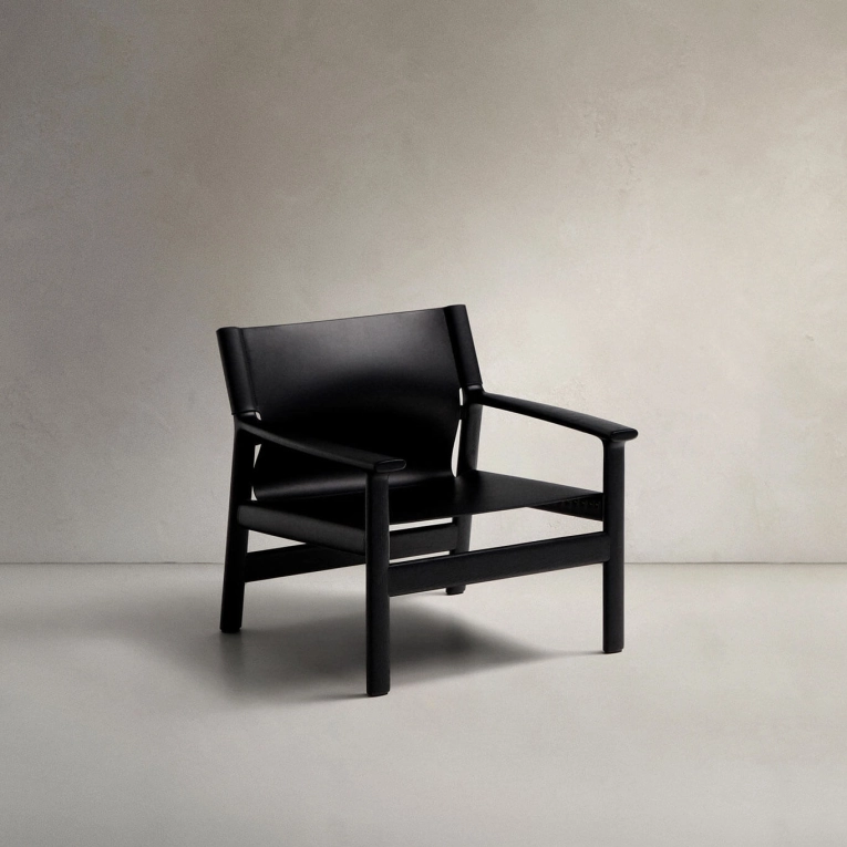 JAN Frêne teinté noir / Cuir noir KAVE HOME