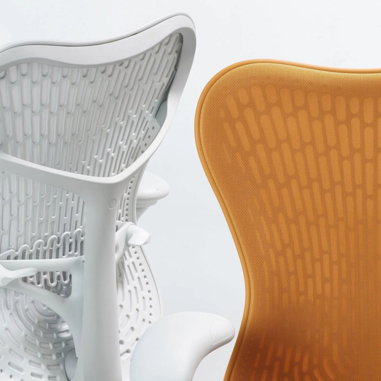 MIRRA 2 Butterfly Graphite / Ocre HERMAN MILLER